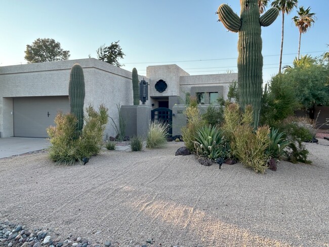 Building Photo - 6614 E Juniper Ave