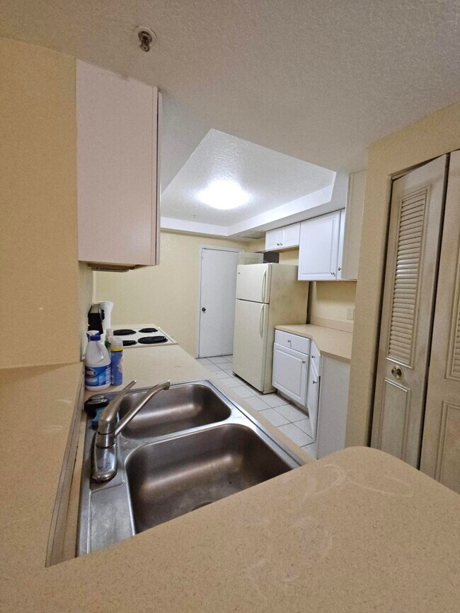 Building Photo - 761 SW 148th Ave