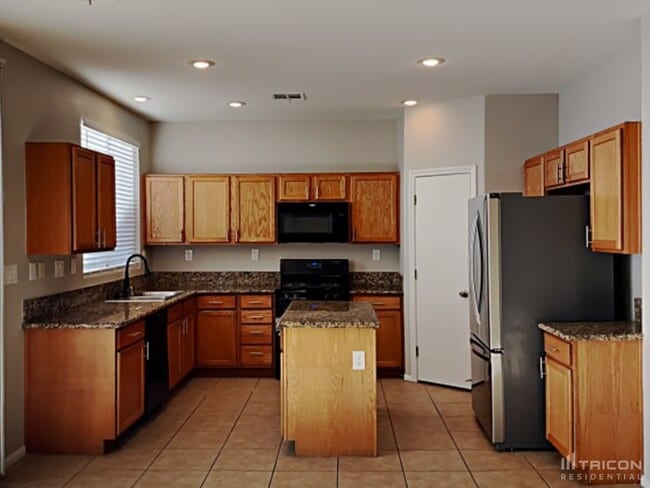Building Photo - 2660 Sunrise Bluff Dr