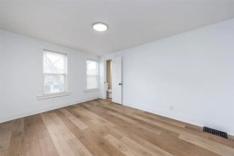 Building Photo - 322 Wisconsin St