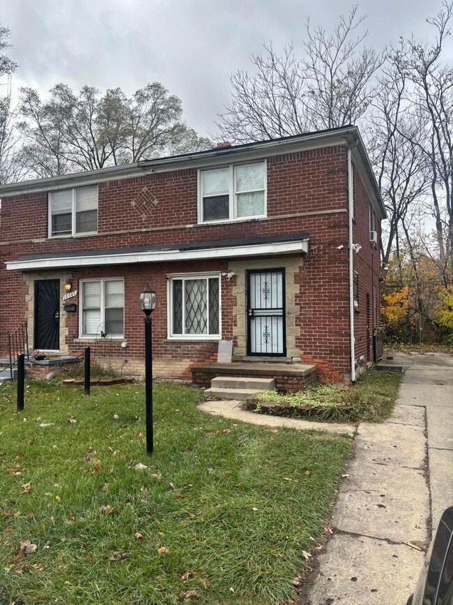 Building Photo - 18089 Schaefer Hwy