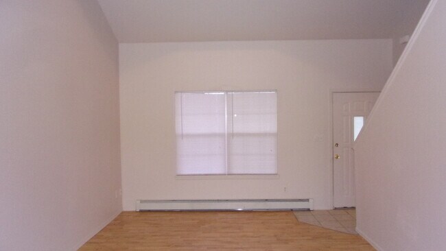 Building Photo - 3131 Perkins Dr