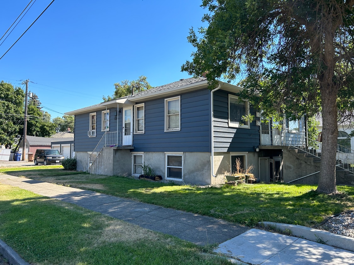 Primary Photo - 2901 E Wellesley Ave