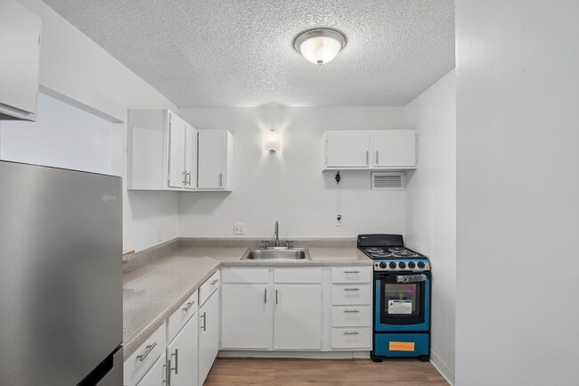 Building Photo - Riverview Apartments