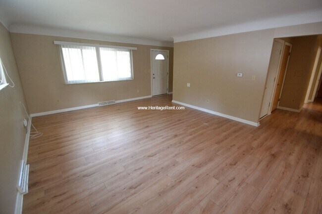 Building Photo - 4789 Clevesdale Dr