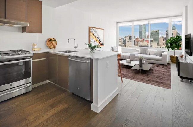 Building Photo - 365 W 34th St