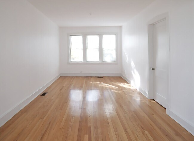 Foto del edificio - 5004 W Armitage Ave