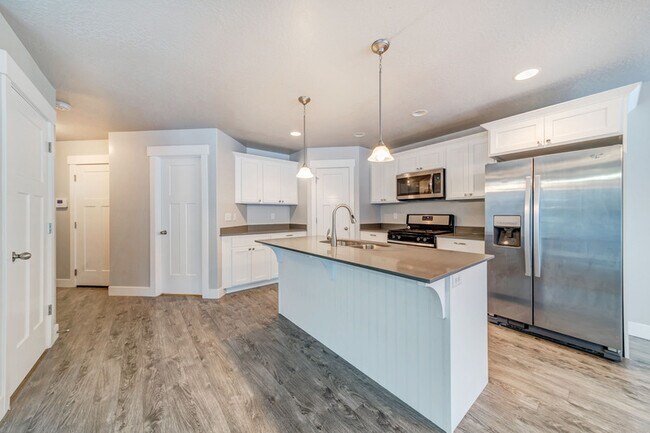 Building Photo - 663 Fall Creek Dr
