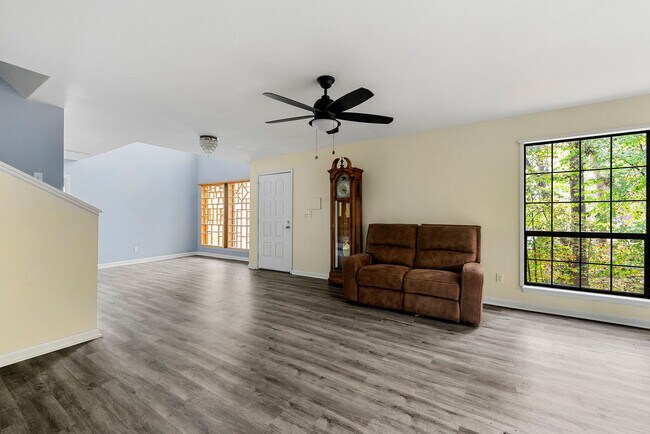 Foto del edificio - 3000 Steeplechase Dr