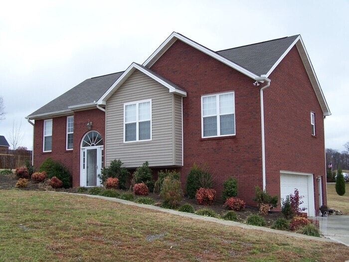 Primary Photo - Charming Mountain Retreat in Seymour, TN!