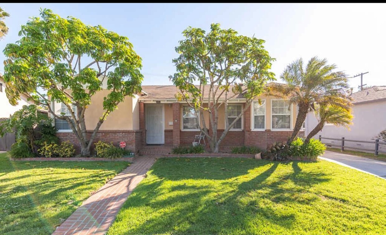 Primary Photo - 2452 Colby Ave