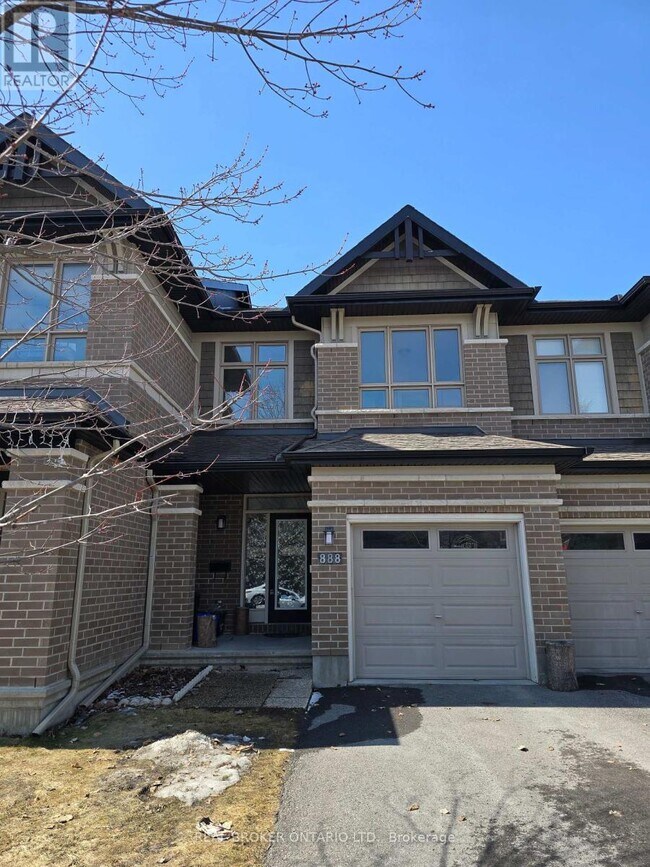 Photo du bâtiment - 888 Fletcher Cir