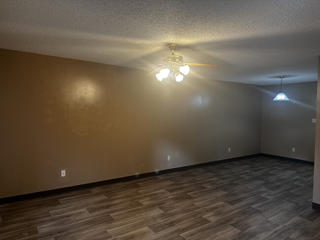 Building Photo - 523 C W