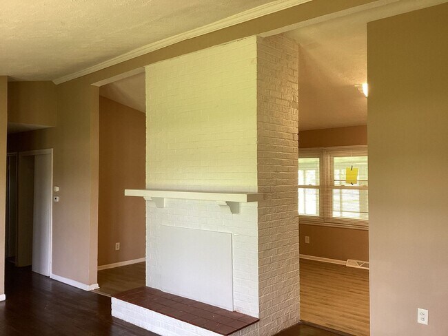 Building Photo - 4984 State Route 122 3BR/2BA (Franklin)