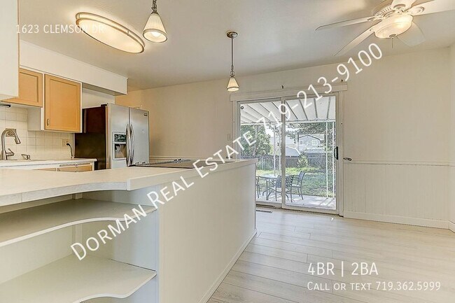 Foto del edificio - 4-Bedroom Ranch Home!