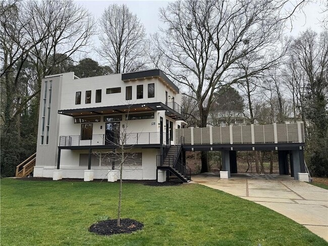 Building Photo - 942 Peachtree Battle Cir NW