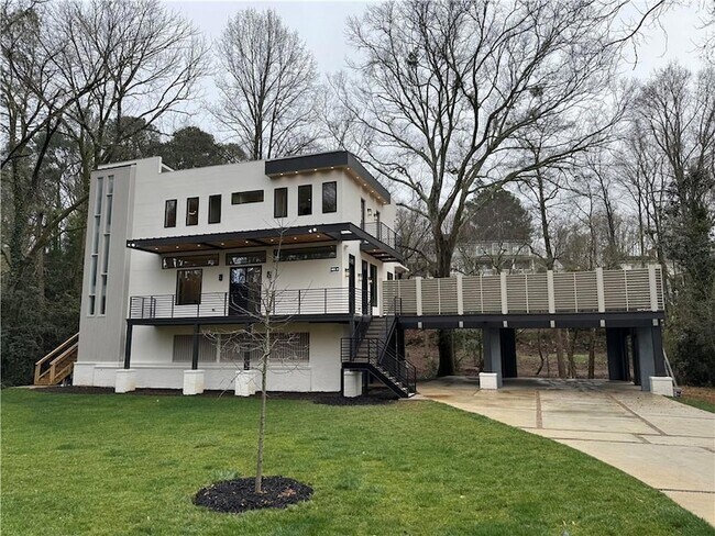 Foto del edificio - 942 Peachtree Battle Cir NW