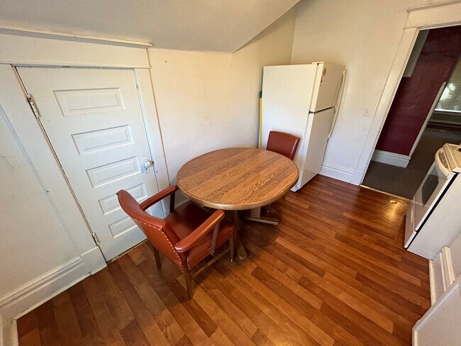 Building Photo - 6 bed 3 bath House Near Gonzaga - Availabl...