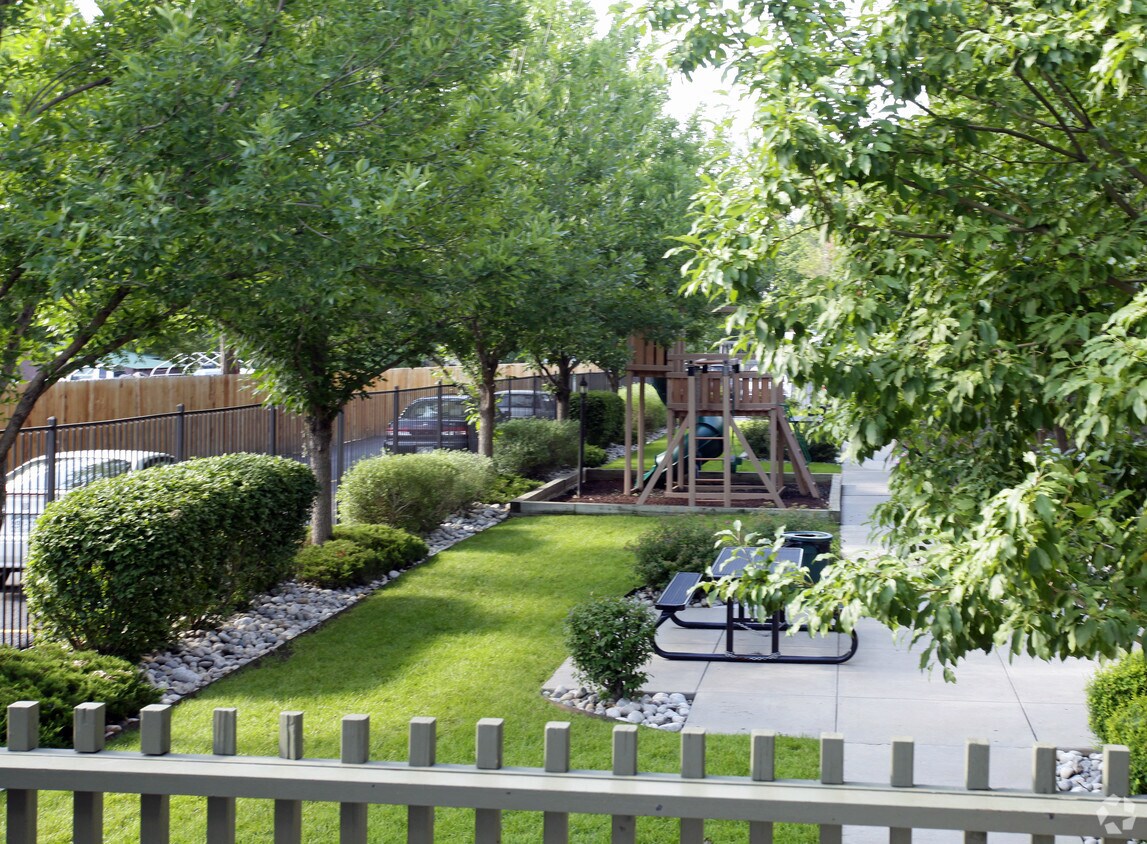 Three Spruce Apartments Lakewood, CO