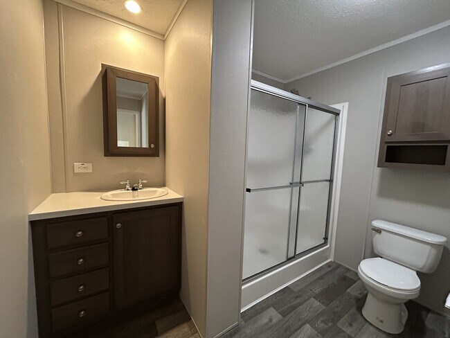 Foto del edificio - 39500 Warren Rd