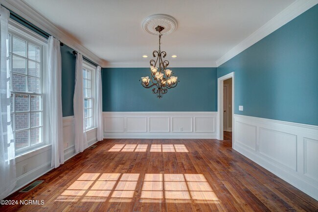 Foto del edificio - 140 River Woods Dr