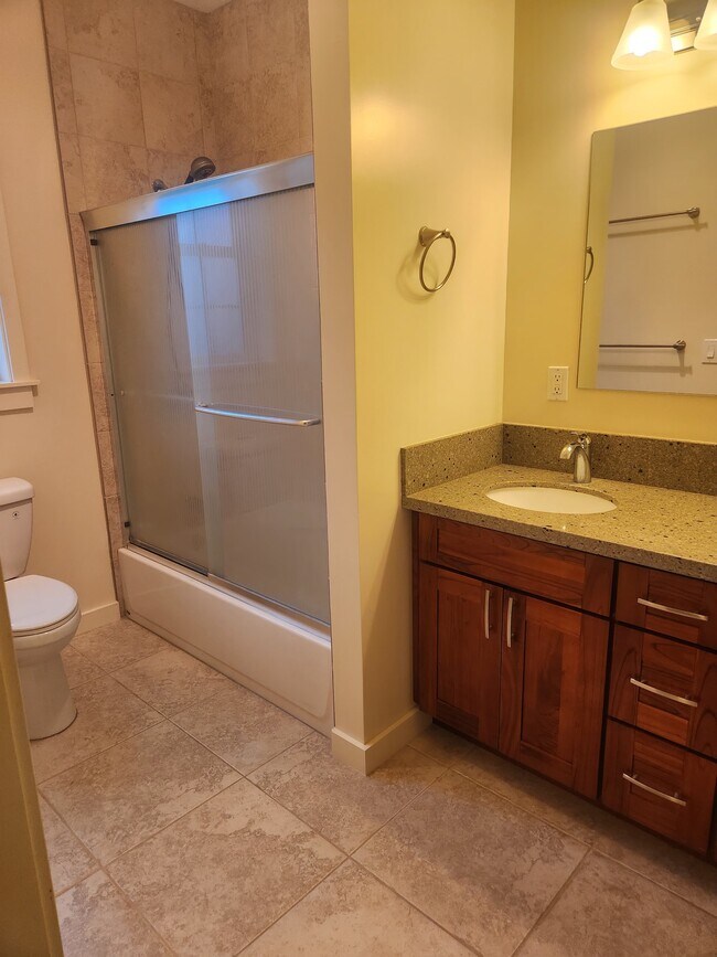 Master Bath - 99-819 Lalawai Dr