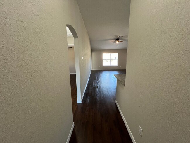 Building Photo - Available now! on GREAT 3 BD/2BA Home in B...