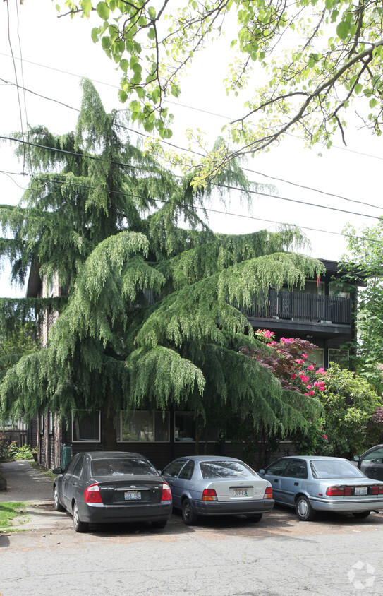 Building Photo - Montbel Apartments