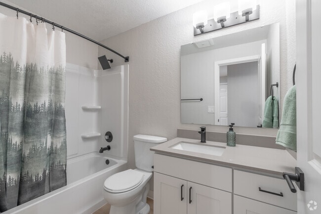 2BR, 2BA - 1000SF - Bathroom - The Ridgedale