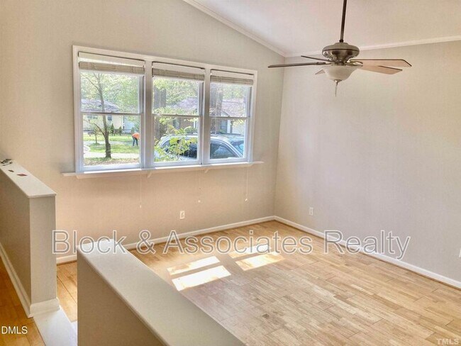 Foto del edificio - 104 Castill Pl