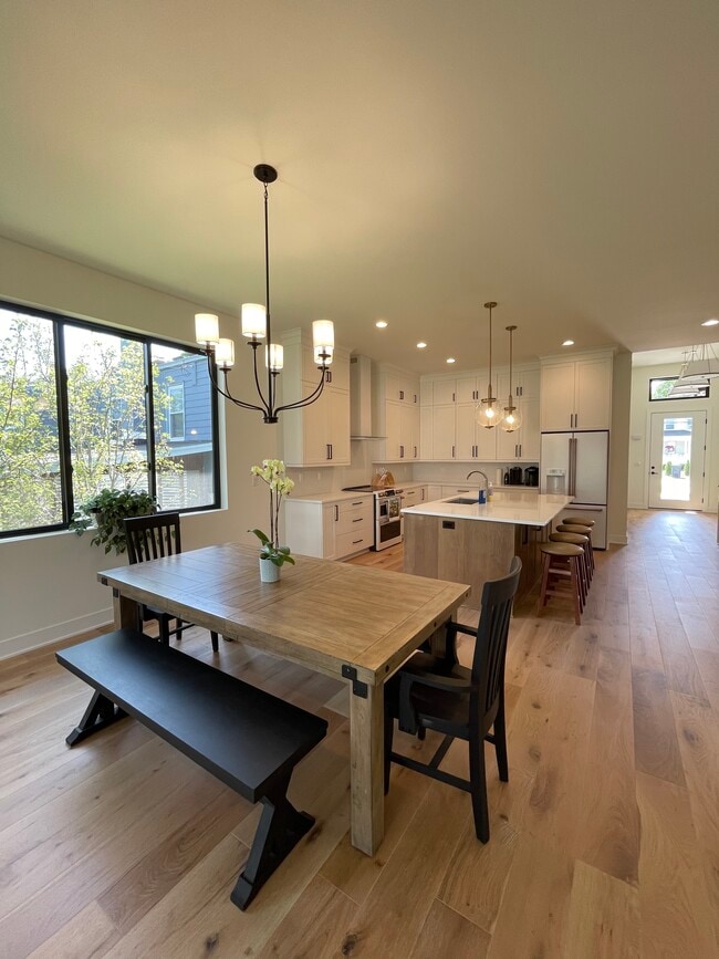 Foto del edificio - 1858 Upland Dr