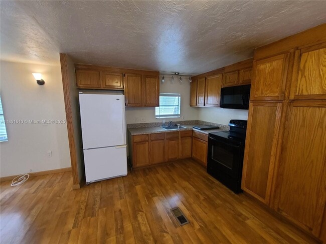 Foto del edificio - 21711 NW 7th Ct