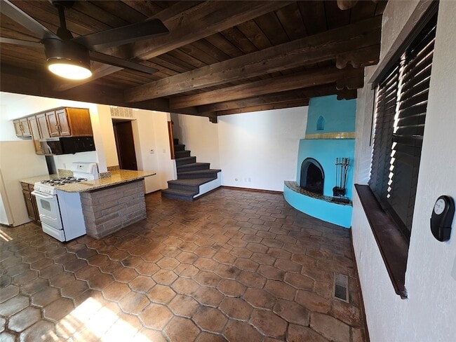 Foto del edificio - 809 Don Diego Ave