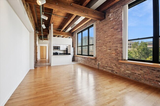 Foto del edificio - 1727 S Indiana Ave