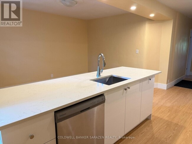 Building Photo - 6 - 78 FIFTH AVENUE