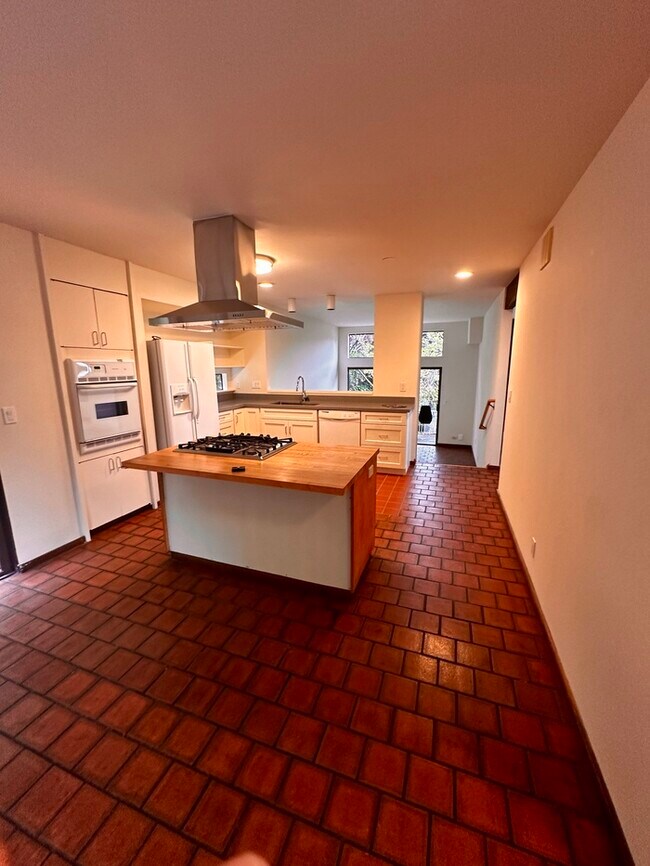 Foto del edificio - Unique Open living Space in North Berkeley
