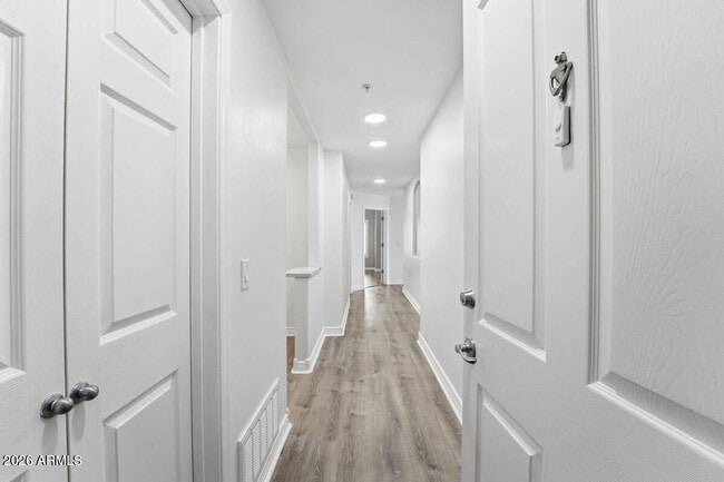 Building Photo - 5450 E Deer Valley Dr