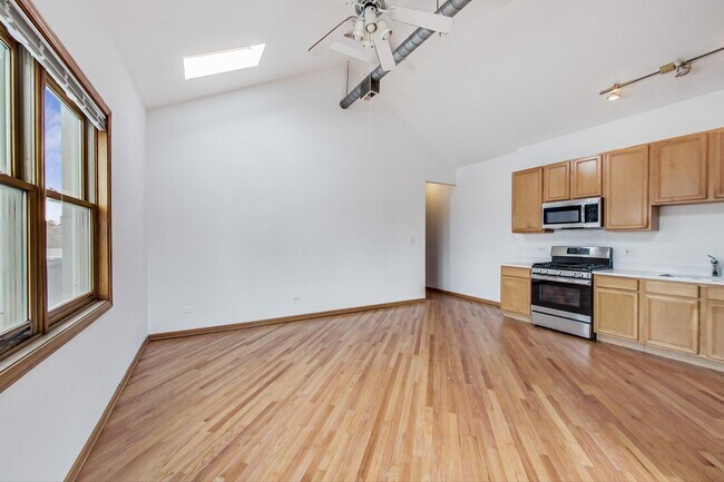 Building Photo - 1446 W Chicago Ave