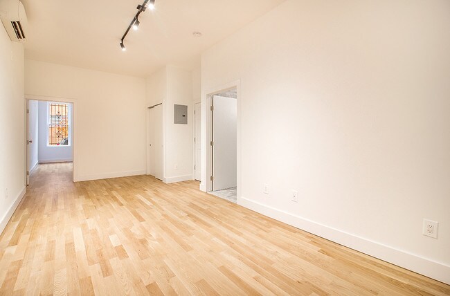 Building Photo - 322 E 151st St
