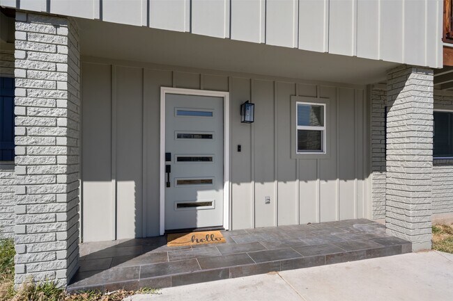 Foto del edificio - 6104 Reicher Dr