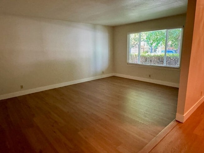 Building Photo - Charming Single-Story Home 4 bed 2 bath in Pleasanton’s Desirable Birdland Neighborhood