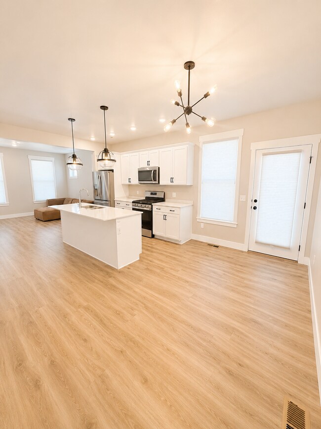 Foto del edificio - 6033 Farmstead Ave