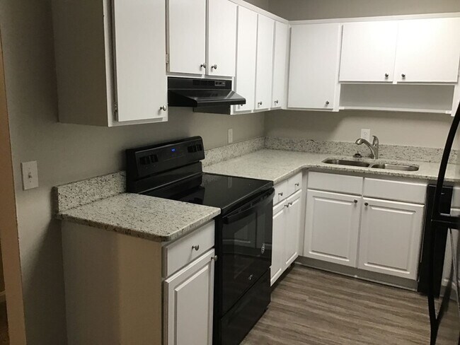 Building Photo - 5044 Wellborn Dr