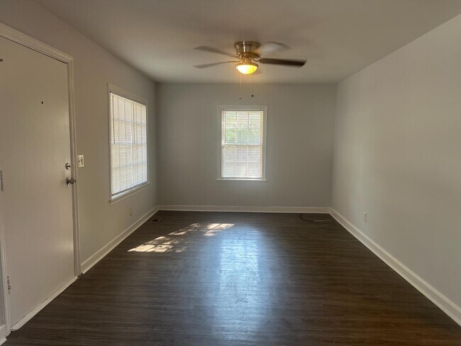 Foto del edificio - 5636 Hunter Rd