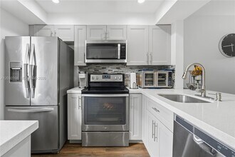 Building Photo - 9340 Lagoon Pl