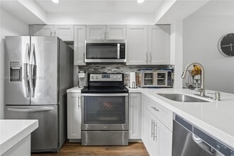 Building Photo - 9340 Lagoon Pl