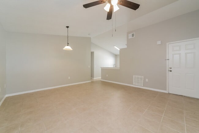 Foto del edificio - 326 Daniels Pointe Dr