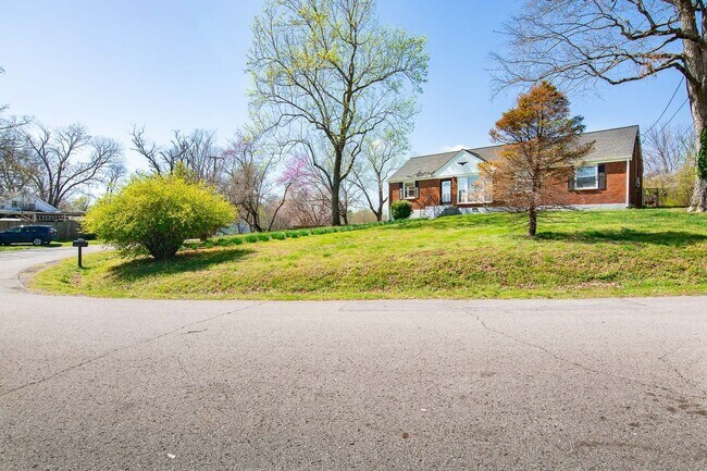 Foto del edificio - 1600 Lethia Dr