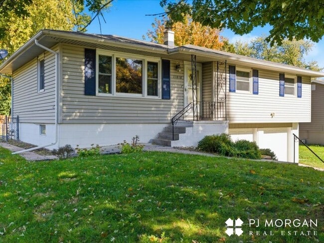 Building Photo - Adorable Westside Home Just Steps from Rockbrook Village!