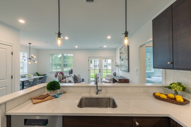 1 habitación, 1 baño, 794 pies cuadrados, cocina - 15 High Street Residences